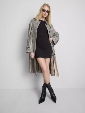 Ribbet bodycon mini-skjorte-kjole