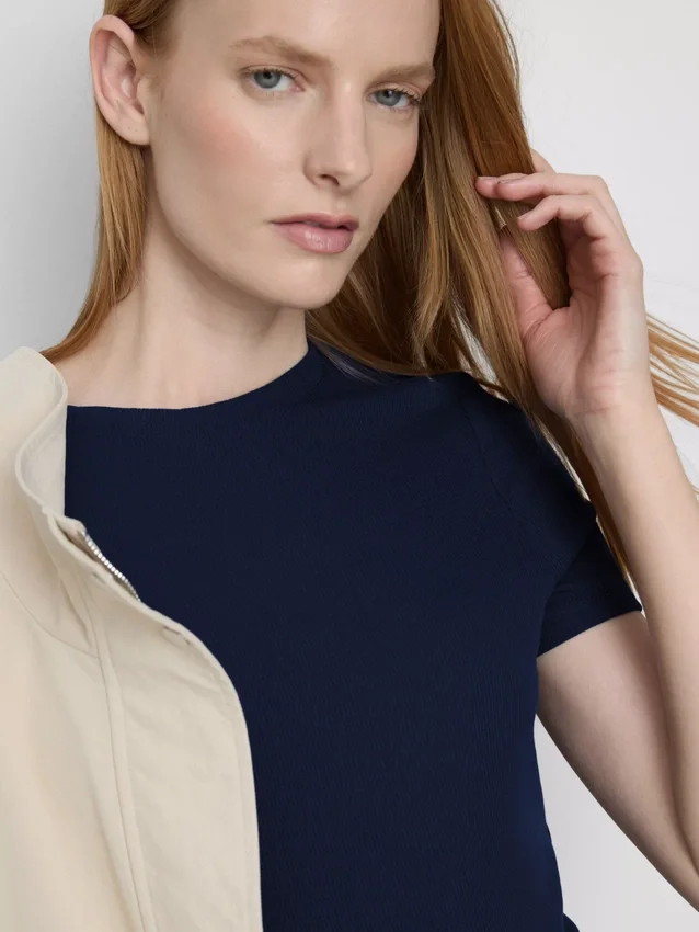 Ribbet bodycon mini-skjorte-kjole