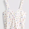 Ribbet pyjamasser-cami med sommerfuglemotiv