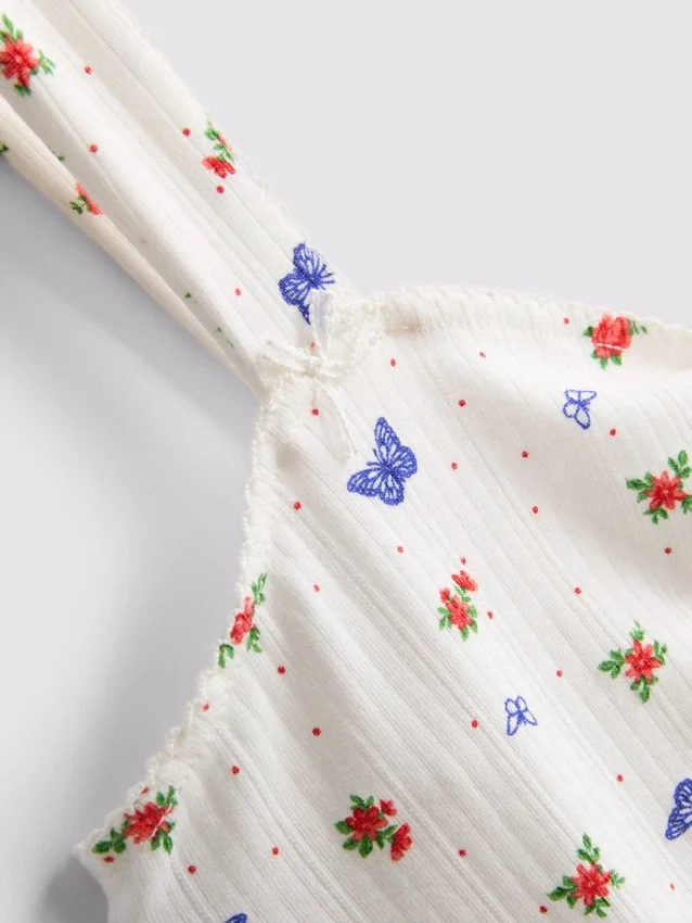 Ribbet pyjamasser-cami med sommerfuglemotiv