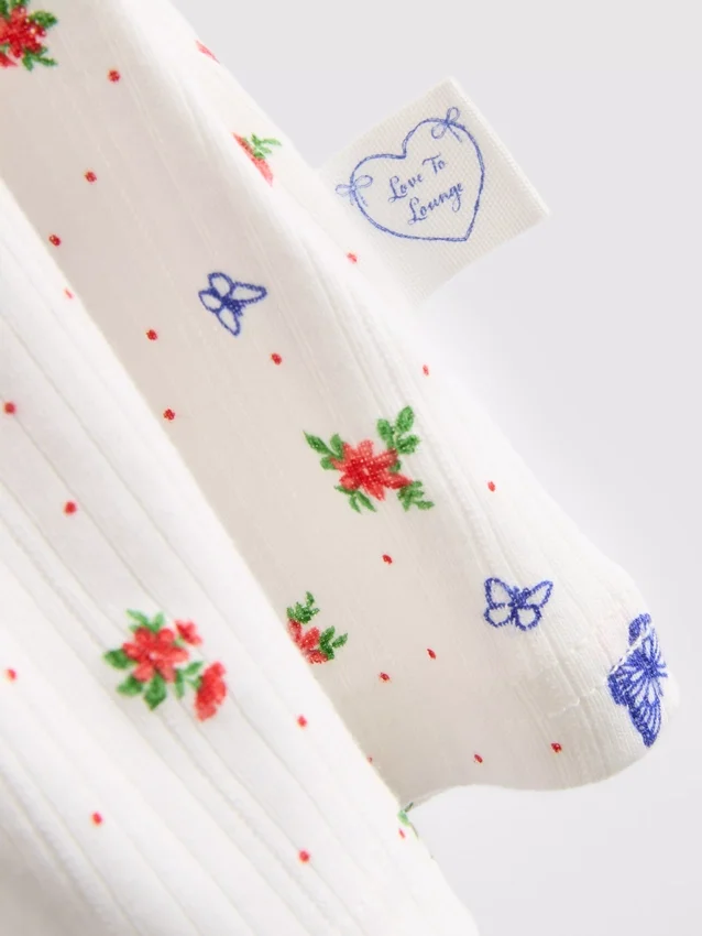 Ribbet pyjamasser-cami med sommerfuglemotiv