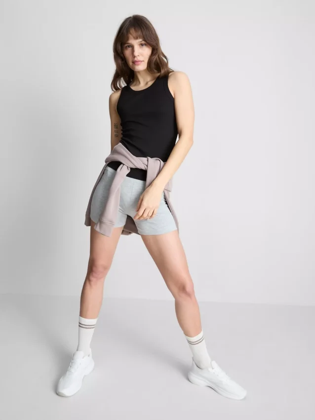 Ribbet racerback-tanktop med højt bomuldsindhold