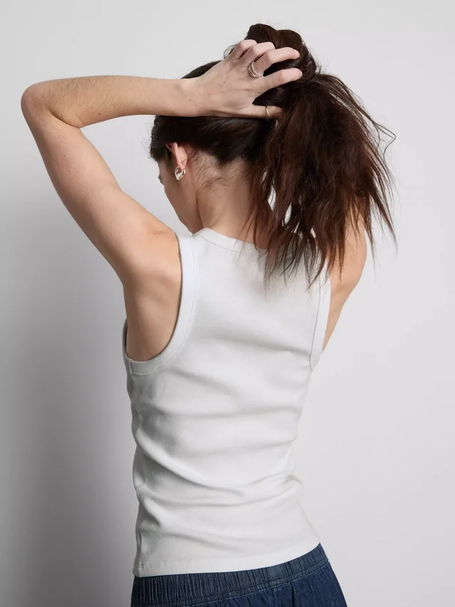 Ribbet racerback-tanktop med højt bomuldsindhold