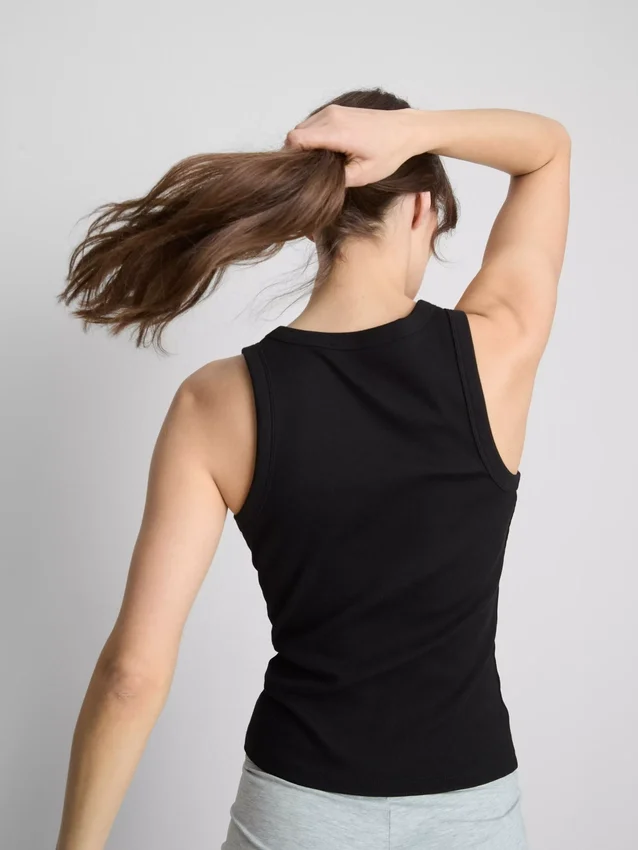 Ribbet racerback-tanktop med højt bomuldsindhold