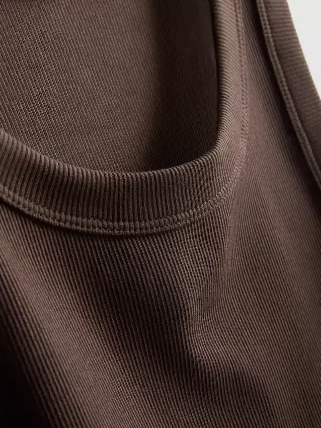 Ribbet racerback-tanktop med højt bomuldsindhold