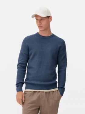 Ribbet sweater med rund hals