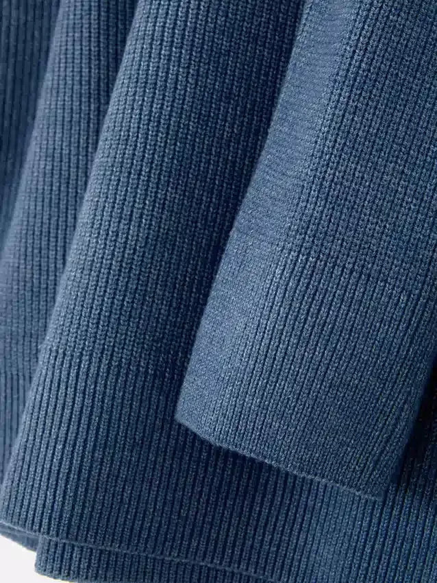 Ribbet sweater med rund hals