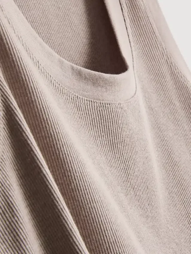 Ribbet tanktop i bomuldsblanding