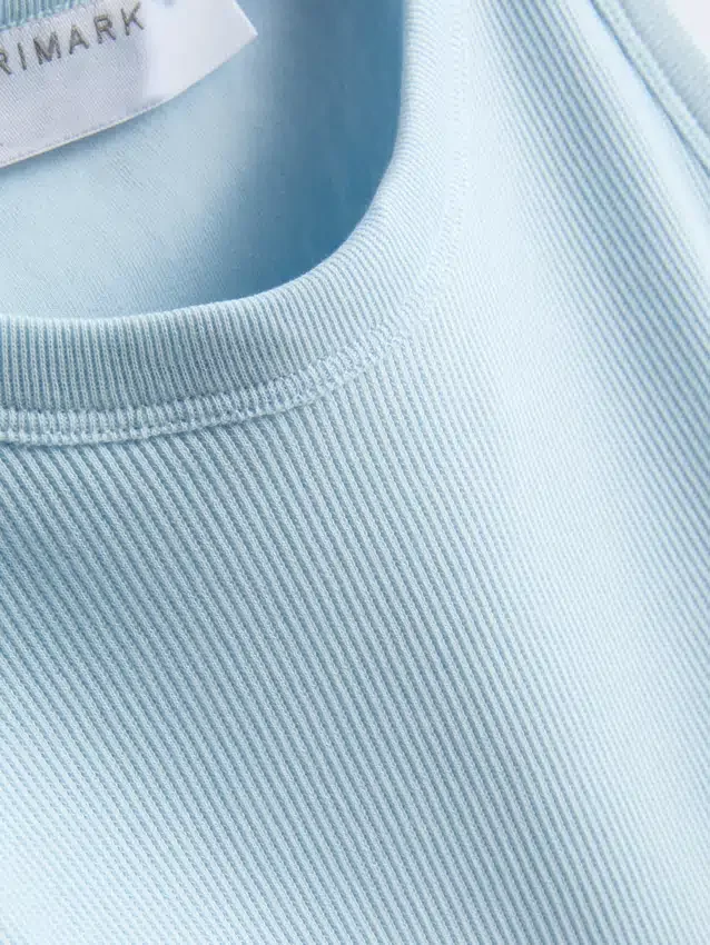 Ribbet tanktop med indbygget bh
