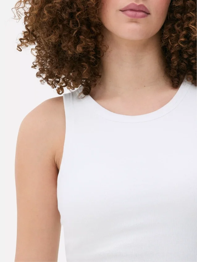Ribbet tanktop med racerryg