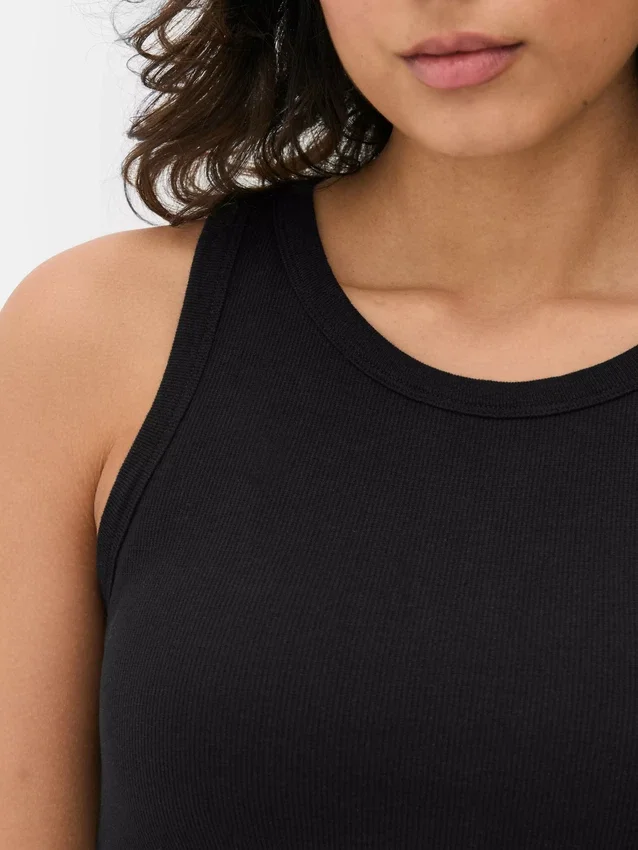Ribbet tanktop med racerryg