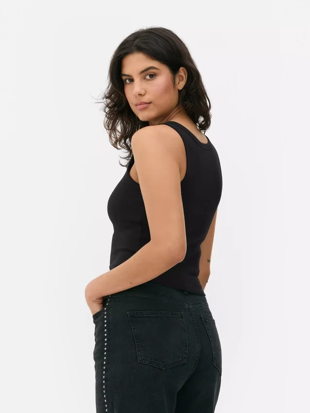 Ribbet tanktop med racerryg