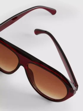 Robuste solbriller i aviator-stil