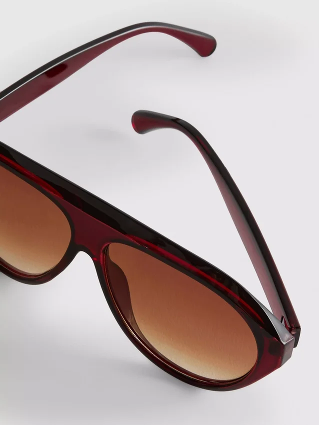 Robuste solbriller i aviator-stil