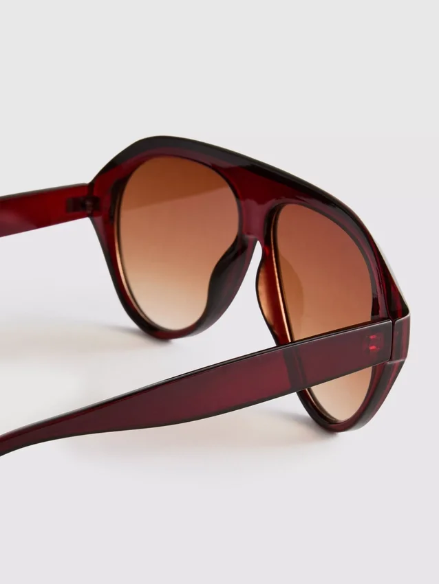 Robuste solbriller i aviator-stil
