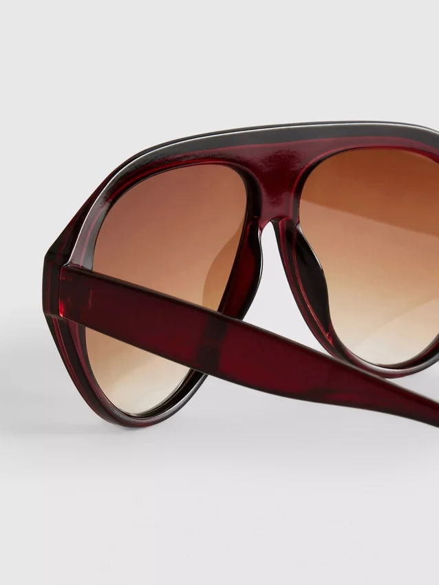 Robuste solbriller i aviator-stil