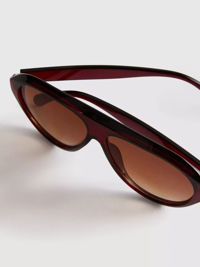 Robuste solbriller i aviator-stil