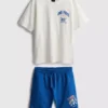 Sæt bestående af T-shirt og shorts