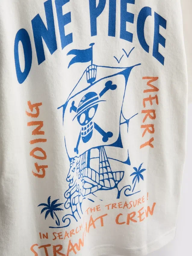 Sæt bestående af T-shirt og shorts