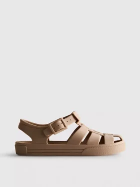 Sandaler i gennemsigtig plast