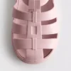 Sandaler i gennemsigtig plast