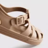 Sandaler i gennemsigtig plast