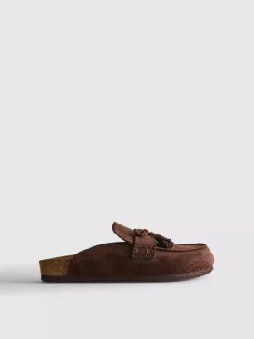 Sandaler i imiteret ruskind med kvaster