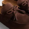 Sandaler i imiteret ruskind med kvaster