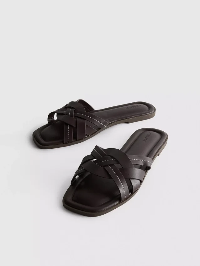 Sandaler i vævet imiteret læder