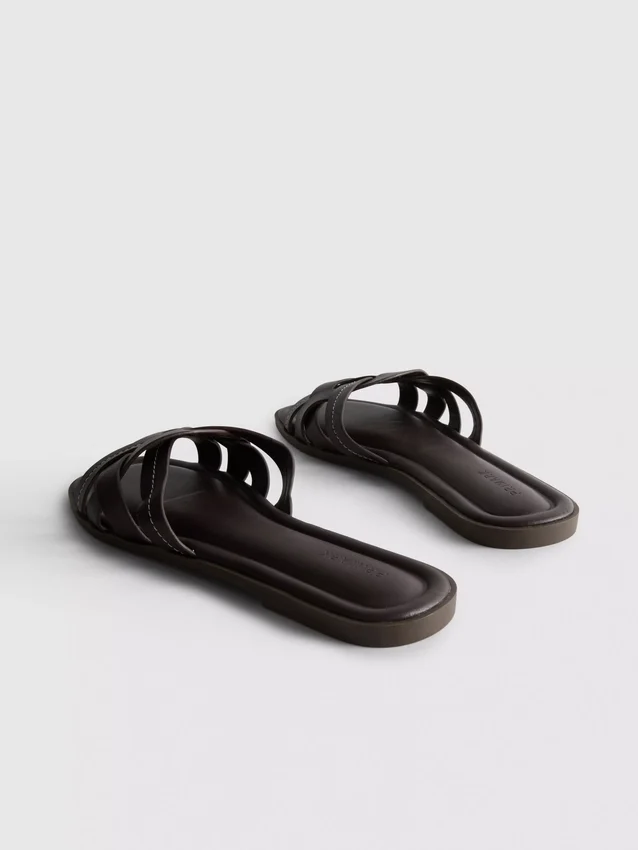 Sandaler i vævet imiteret læder