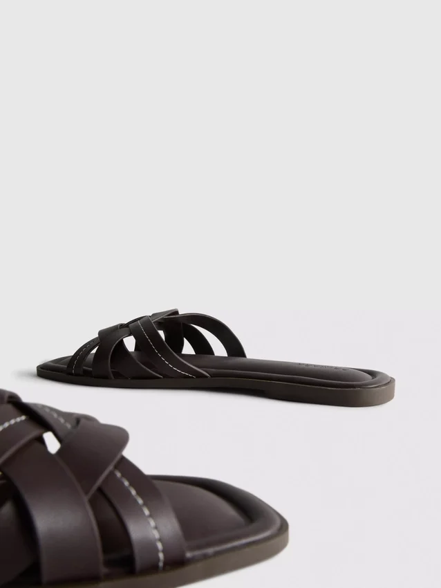 Sandaler i vævet imiteret læder