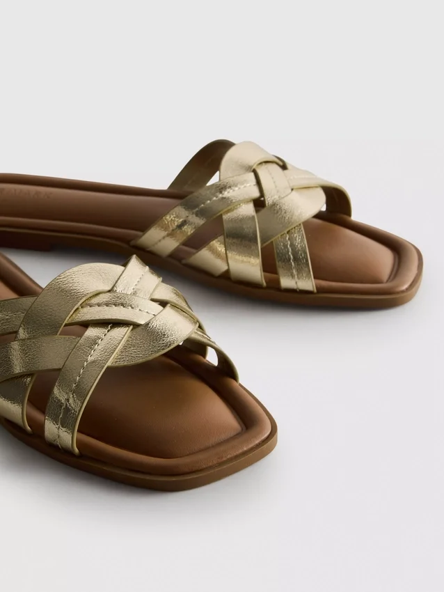 Sandaler i vævet imiteret læder