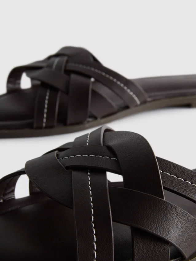 Sandaler i vævet imiteret læder