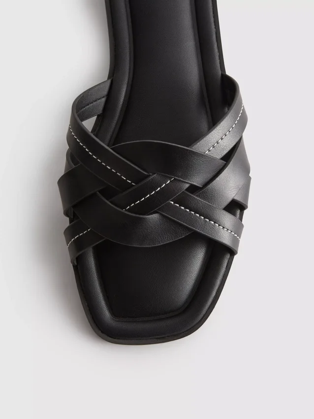 Sandaler i vævet imiteret læder