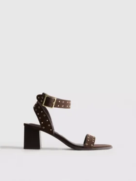 Sandaler med blokhæl og nitter