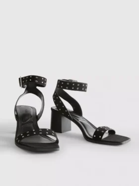 Sandaler med blokhæl og nitter