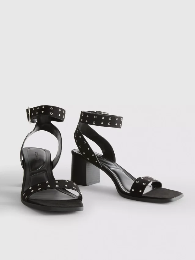 Sandaler med blokhæl og nitter