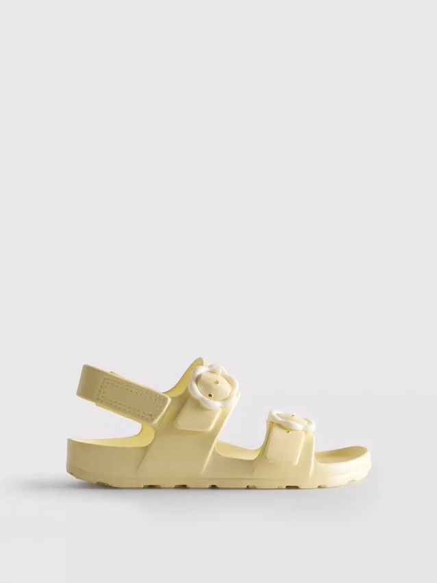 Sandaler med blomsterremme