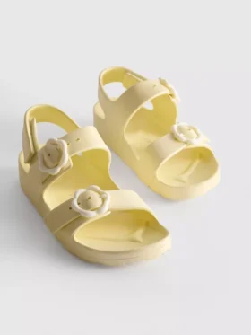 Sandaler med blomsterremme