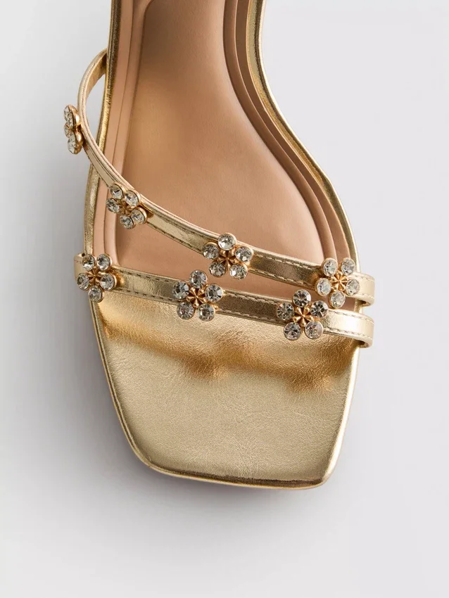 Sandaler med bred pasform, blomsterprint og rhinestones på hælen
