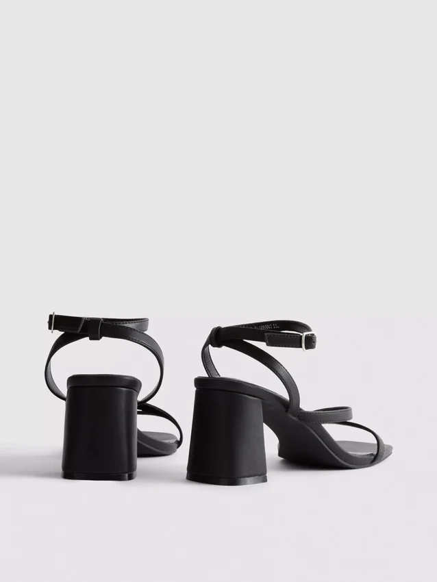 Sandaler med bred pasform og blokhæl