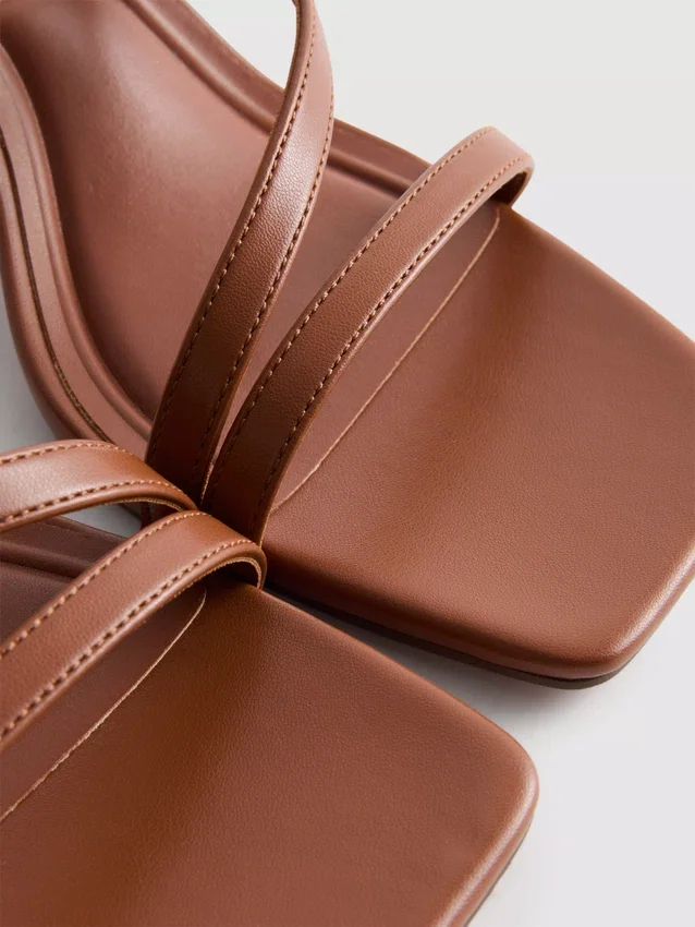 Sandaler med bred pasform og blokhæl