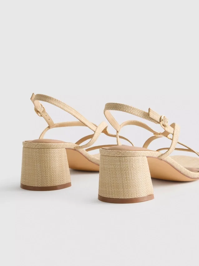 Sandaler med bred pasform, raffia-kant og blokhæl