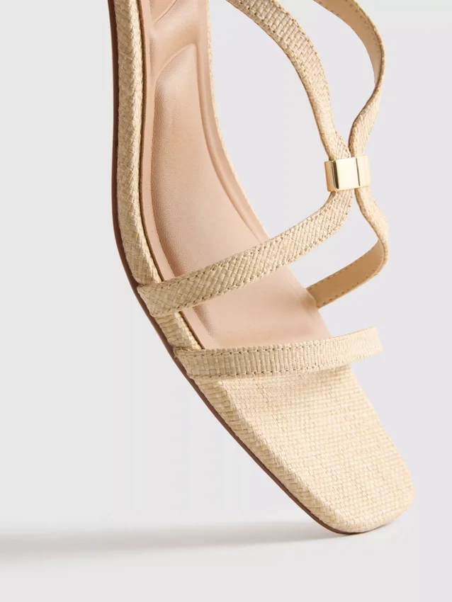 Sandaler med bred pasform, raffia-kant og blokhæl
