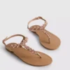 Sandaler med dekorationer