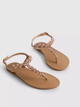 Sandaler med dekorationer