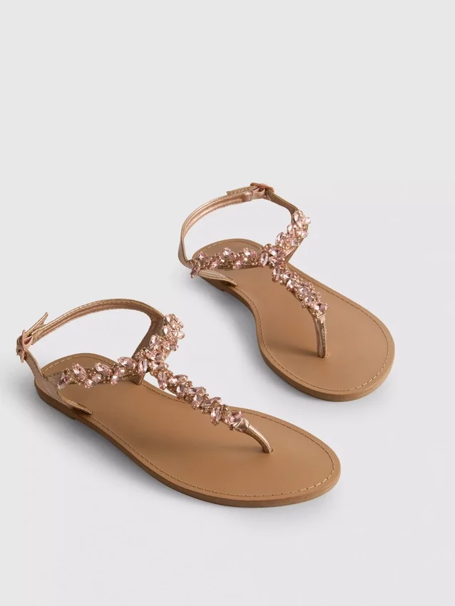 Sandaler med dekorationer