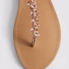 Sandaler med dekorationer