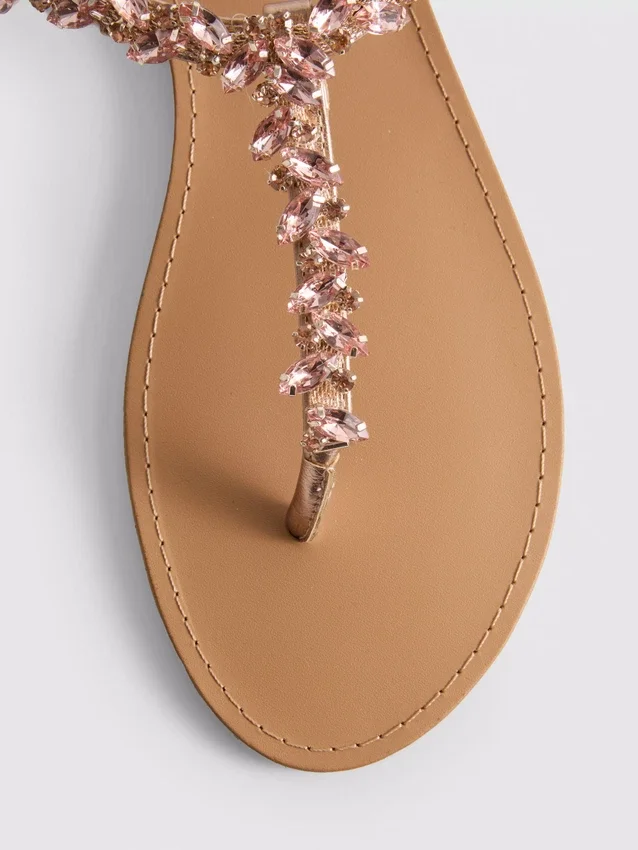 Sandaler med dekorationer
