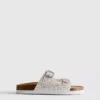 Sandaler med dobbelt spænde og dekorationer